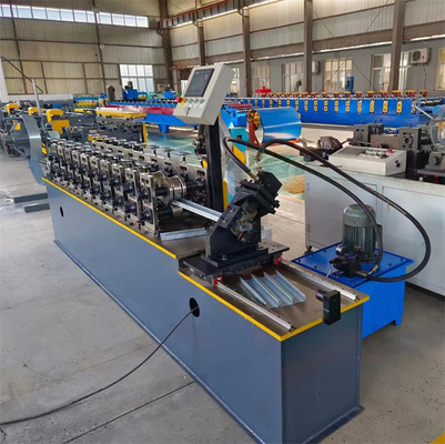 Parafuso prisioneiro galvanizado do metal e rolo de aço da trilha que forma a máquina para a moldação clara do aço do calibre