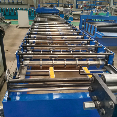 Rolo trapezoidalmente galvanizado de aço do painel do telhado da cor do metal que forma a máquina para o painel de parede