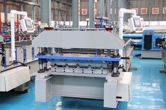 A cor pintou pre o rolo de aço do painel do telhado de 5 Rib Type Metal Ibr Wall que forma o preço de fábrica da máquina