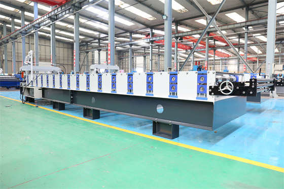 O aço da cor galvanizou o rolo do painel do telhado de Ibr do metal de 5 reforços que forma o preço de fábrica da máquina