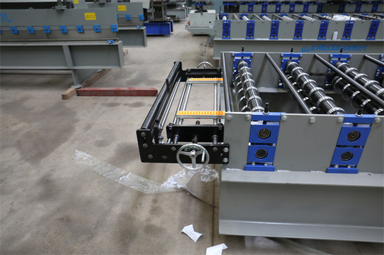 Telhando rolo ondulado da folha do painel que forma a alta velocidade 30m/min totalmente automático do metal da máquina