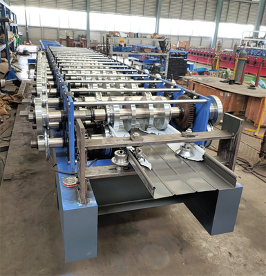 Rolo ereto de aço galvanizado do painel do telhado da emenda que forma a máquina portátil