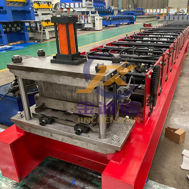 Rolo da telha de telhado da emenda da posição do bom desempenho que forma a máquina para construções civis