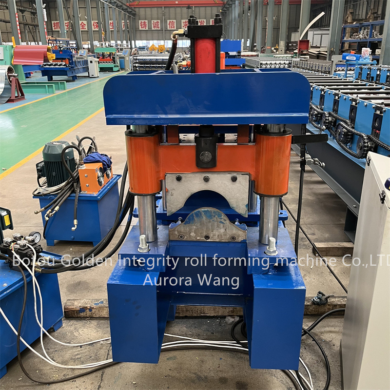 Rolo de piscamento do telhado da boa qualidade que forma os cumes da máquina que fazem o piscamento Ridge Capping Roll Forming Machines do metal da tampa