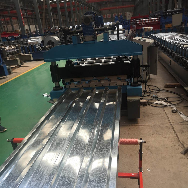 O aço da cor do metal galvanizou o rolo do painel do telhado de 686 Ibr que forma a máquina para materiais de construção