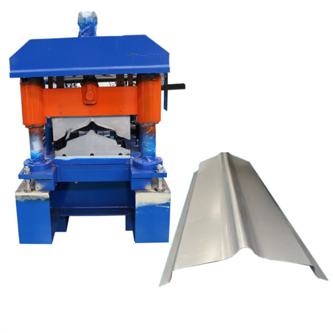 Metal que telha a metade de Ridge Capping Roll Forming Machine da folha em volta de Ridge Hat Machine